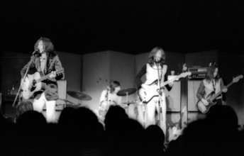 The Kinks in concert NYC Carnegie Hall March 3 1972 PUBLICATIONxNOTxINxUSA Copyright: xJeffreyxMayerx/xRockxNegativesx/x