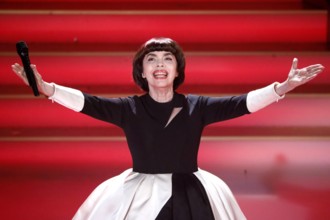 Mireille Mathieu in der TV-Show Das Adventsfest der 100.000 Lichter im Congress Centrum Suhl. Suhl, 01.12.2018 *** Mire