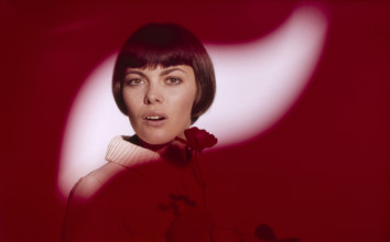Werbeportrait der französischen Sängerin Mireille Mathieu, Deutschland, Anfang 1970er. Promotional portrait of French s