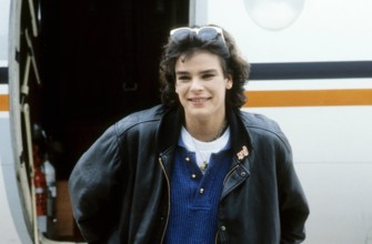 Stephanie von Monaco (Sängerin, Model) 03/86 ru Stephanie von Monaco am Flughafen Köln / Bonn im März 1986 Frau TV Ferns