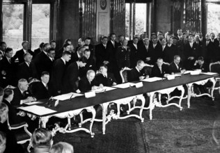 Bildnummer: 55881165  Datum: 01.01.1955  Copyright: imago/United Archives
The signing of the