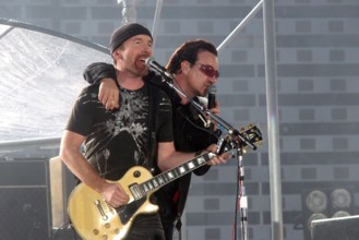 Bildnummer: 50833614  Datum: 07.07.2005  Copyright: imago/Scherf
Sänger Bono Vox (re./IRL/U2) und