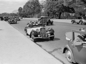 Poll photo collection. Various traction avants from Citroën, produced from 1934, first car with front-wheel drive. 1934