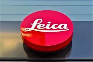 Logo bzw Emblem von Leica Camera ein Kamerahersteller Die Leica Camera AG Leica Abkuerzung fue