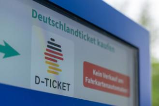 Hinweis zum Deutschlandticket an einem Fahrkartenautomaten