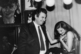 Archiv Mikis Theodorakis Milva Muenchen 1980-90 Archiv Motive Kays Bistro Gaeste Muenchen *** Archive Mikis Theodorakis