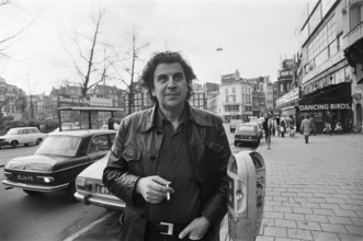 Anefo photo collection. Greek composer / conductor (in Amsterdam) Mikis Theodorakis on Rembrandtplein. January 30, 1978.