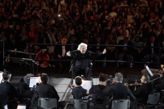 Mikis Theodorakis, 95. Geburtstag am 29. Juli Mikis Theodorakis ist ein griechischer Komponist, Schriftsteller und Polit