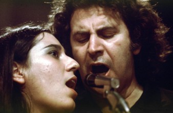 Mikis Theodorakis, 95. Geburtstag am 29. Juli Musiker Mikis Theodorakis (GRE) mit einer Sängerin während eines Konzertes
