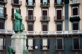 Statue von König Umberto I. in Neapel.