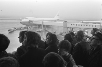 Anefo photo collection. First Jumbo Jet Boeing 747 B, KLM arrives at Schiphol; KLM-JUMBO JET. January 31, 1971 Copyright