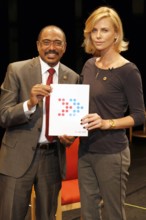 Michel Sidibe und Charlize Theron bei der Präsentation des UNAIDS New Fast Track Berichts im Vorfeld
