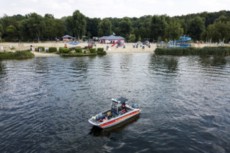 Die DRK Wasserwacht auf dem Templiner See. Potsdam, 15.08.2020 *** The DRK water rescue service on Lake Templin Potsdam,