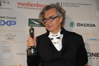 Wim Wenders, 75. Geburtstag am 14. August 93/ Wim Wenders, European Film Academy Documentary 2011 - Pix Arte , Preistrae