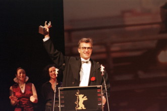 Wim Wenders, 75. Geburtstag am 14. August 1/ Filmfest: Silberner Berliner Bär für Wim Wenders für seinen Film The Millio