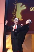 Wim Wenders, 75. Geburtstag am 14. August Der Regisseur Win Wenders und der Direktor der Berliner Filmfestspiele Dieter
