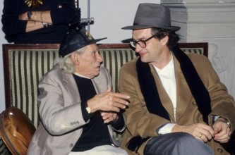 Wim Wenders, 75. Geburtstag am 14. August Wim Wenders mit Samuel Fuller (li.) 11/93 kück Mann Fernsehen Film Regie dunke