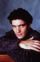 Philadelphia Antonio Banderas 02/94 teu Film USA Schauspiel Mann dunkelhaarig leger Pullover hoch halb Arme neutral