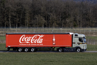 LKW Coca Cola, Schweiz, 24.01.2025 *** Truck Coca Cola, Switzerland, 24 01 2025 PUBLICATIONxNOTxINxSUI