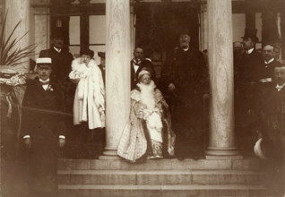 Demonstration for the royal house after the Norwegian Storting decided on the Union resolution in 1905. King Oscar II an