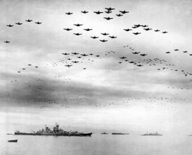 RECORD DATE NOT STATED USA / Japan: USAF F4U and F6F planes fly in formation over the USS Missouri and elements of the U