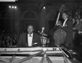 Anefo photo collection. In the series Jazz at the Philharmonic in the Concertgebouw, performance by the Oscar Peterson T