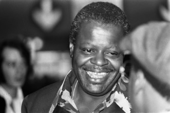 Anefo photo collection. Ella Fitzgeralt and Count Basie at Schiphol; Oscar Peterson, head. October 4, 1975. Noord-Hollan