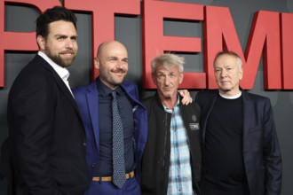 Philipp Trauer, John Ira Palmer, Sean Penn und Thomas Wöbke bei der Premiere des Kinofilms September 5 in den Paramount