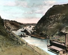 Vulkanismus Durch den Panamakanal Through the Panama Canal canal waterway ships water traffic