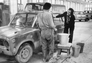 ! ACHTUNG Aufnahmedatum laut Beschriftung ! DDR, Sachsen, historisch, Verkehr, Kfz / Auto, Werkstatt / Werkstätten, Repa