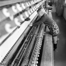 Bildnummer: 53023627  Datum: 20.03.1971  Copyright: imago/Kai Bienert
Frau der Textilfabrik der
