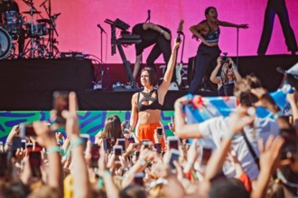 Lollapalooza Berlin 2018 Sängerin Dua Lipa während eines Auftrittes im Rahmen des Lollapalooza Ber