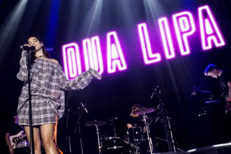 Dua Lipa live beim HitRadio RTL Konzert Stars for Free 2016 in der Chemnitz Arena Chemnitz 26 08 2