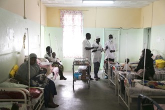 Gesundheitseinrichtung, in der unterernaehrten Kindern geholfen wird, von Notre Dame des Apotres in N Djamena, 29.08.20