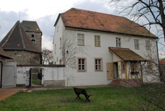 Geburtshaus und Taufkapelle auf dem Gelände der Gedenkstätte des Philosophen und Philologen Friedrich Nietzsches in Röc