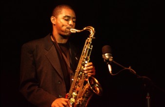1/ Konzert: Branford Marsalis im Berliner Tempodrom , schwarzer Jazzsaxophonist, farbiger Jazzer, Jazzmusiker, Saxophon,
