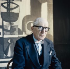 Le Corbusier Der französische Architekt und Maler Le Corbusier in seinem Studio Frankreich 1960er J