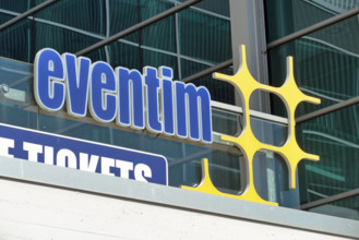 Der Ticketshop des Ticketvermarkters CTS Eventim in der ÖVB-Arena Bremen - wegen der Corona-Pandemie seit 2020 geschloss