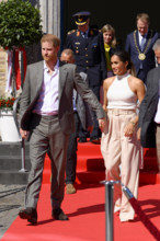 Prinz Harry und Herzogin Meghan bei ihrem Besuch anlässlich der Invictus Games Düsseldorf 2023 vor dem Rathaus Düsseldor