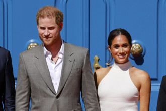 Prinz Harry und Herzogin Meghan bei ihrem Besuch anlässlich der Invictus Games Düsseldorf 2023 vor dem Rathaus Düsseldor
