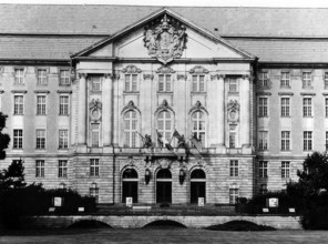 ehemaliges Kammergericht am Kleistpark September 1987 Berlin Kontrollratsgebäude - Eingangsbereich