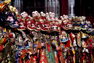 News Bilder des Tages LHASA, CHINA - FEBRUARY 19: Tibetan Buddhist monks wearing masks perform cham dance at Chubu Templ