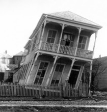 USA: The 1900 Galveston Hurricane. A Slightly Twisted House , 1900 The Hurricane of 1900 made landfall on September 8, 1