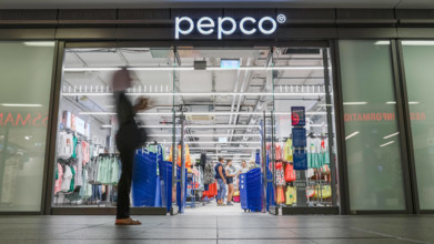 Läden im Hauptbahnhof Dresden. Pepco. 16:9 Format. , Honorarfrei für Produkte von Sächsische.de und Sächsischer Zeitung