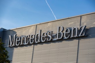 Mercedes Benz Filiale Mercedes Benz ist eine Unternehmensgruppe im Automobilbereich mit 19 Autohäus