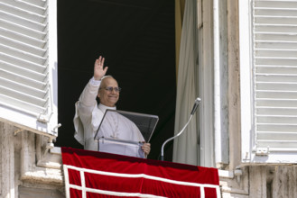 ITALY - POPE LEO XIV  ADDRESSES THE CROWD FOR THE ANGELUS PRAYER IN THE VATICAN - 2025/7/27