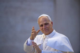 ITALY - POPE LEO XIV  GREETS FAITHFUL IN ST PETER'S SQUARE AT THE END OF A WELCOME MASS FOR THE YOUTH JUBILEE AT THE VATICAN - 2025/7/29