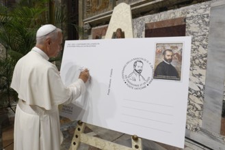 ITALY - POPE LEO XIV  MEETS PARTICIPANTS AT THE EVENT PROMOTED BY THE CARDINAL DOMENICO BARTOLUCCI  AT  THE  VATICAN - 2025/6/18