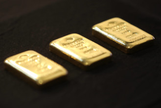 Deutschland, 04.08.2024: 250-Gramm-Goldbarren von Degussa *** Germany, 04 08 2024 250 gram gold bar from Degussa Copyrig