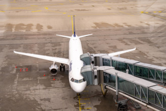 Munich, Bavaria, Germany - February 28, 2025: A Lufthansa Airbus A321 stands at Gate 214 with the passenger boarding bri